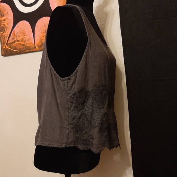 Melrose and Market grey lace embroidered crop tank - Picture 7 of 9